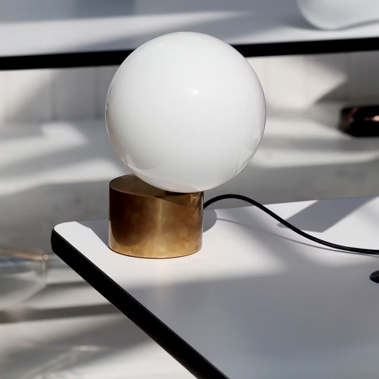 Tip of The Tongue Table Lamp