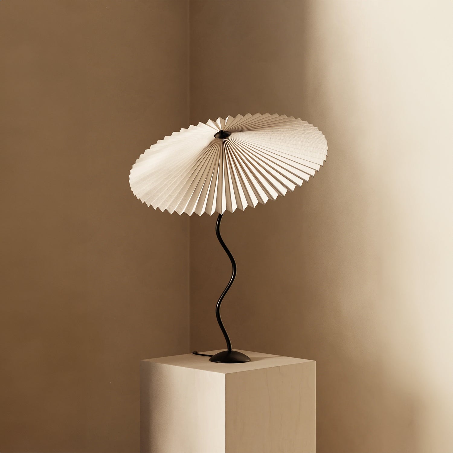 Pleated Hat Table Lamp