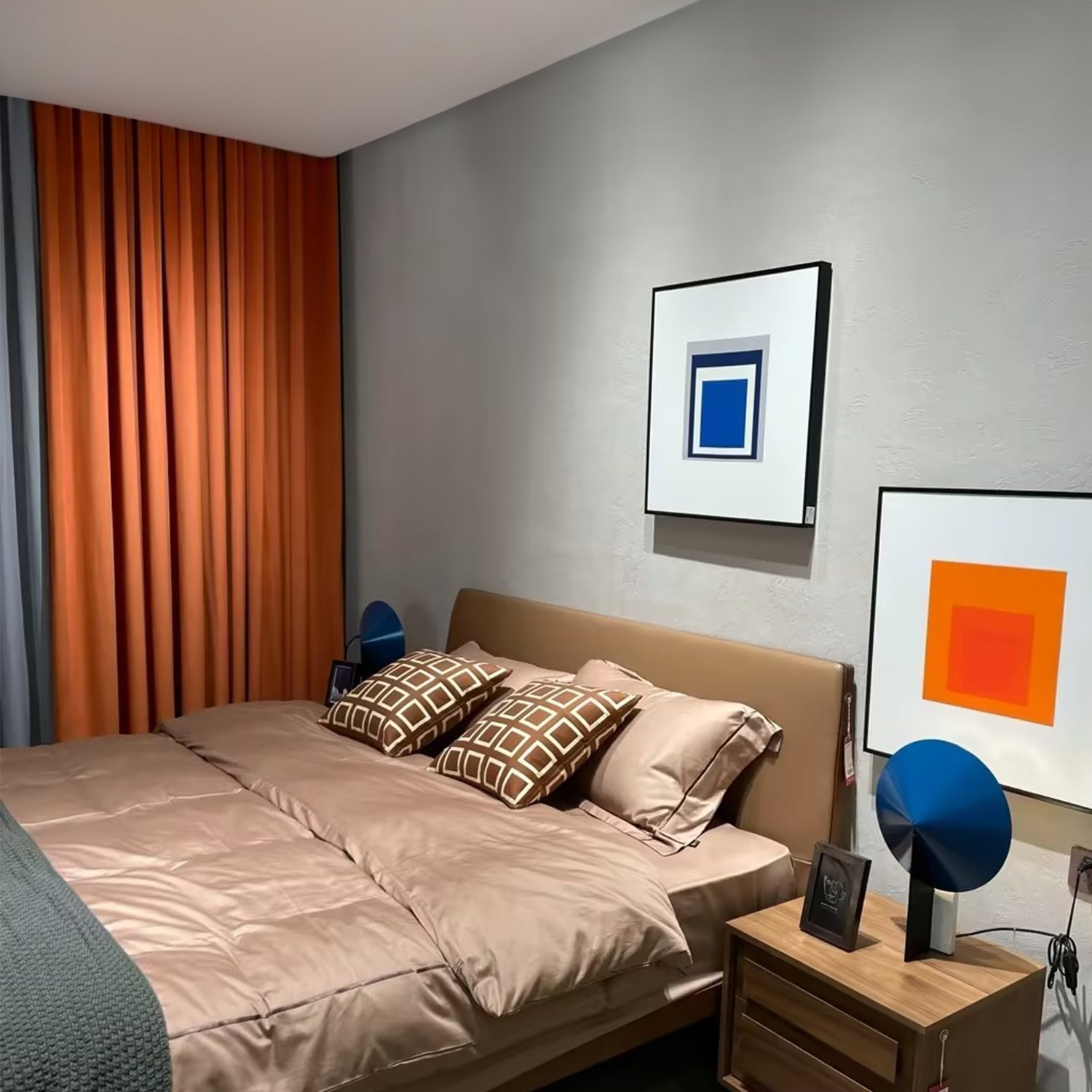 Orbe Table Lamp