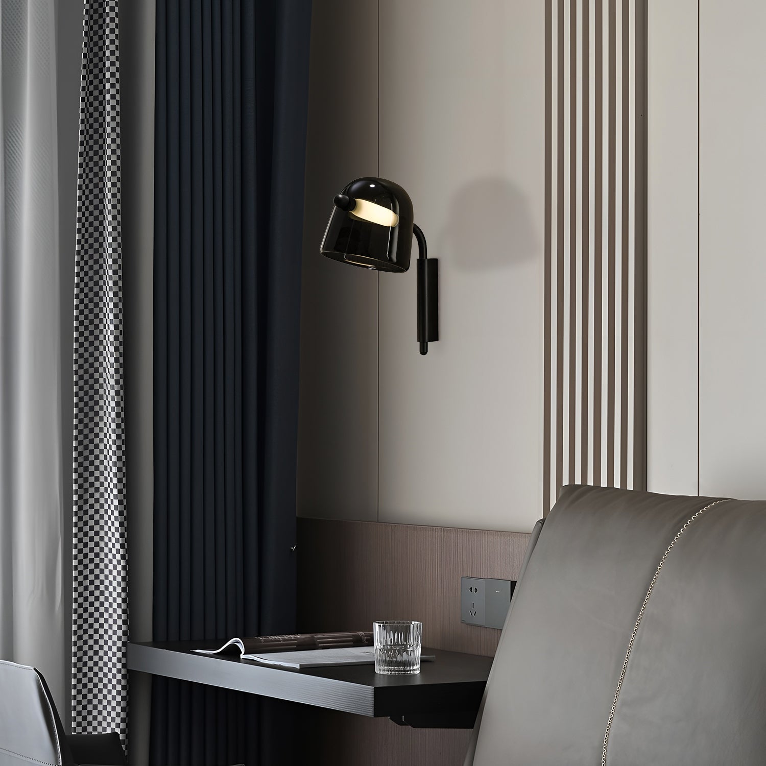 Mona Wall Lamp